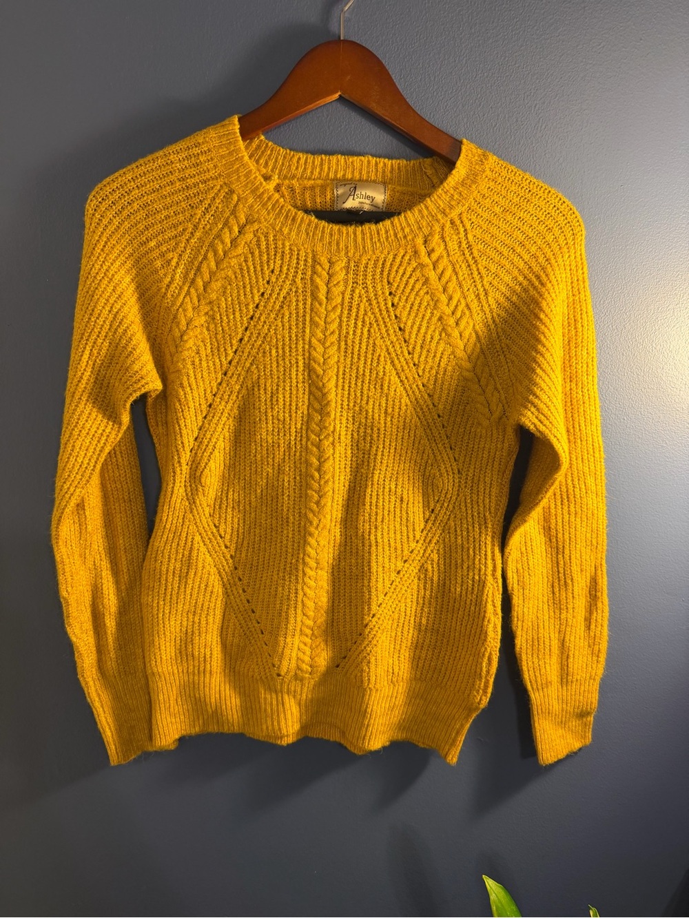 Ashley By 26 International Mustard Cable Knit Crewneck Sweater Medium